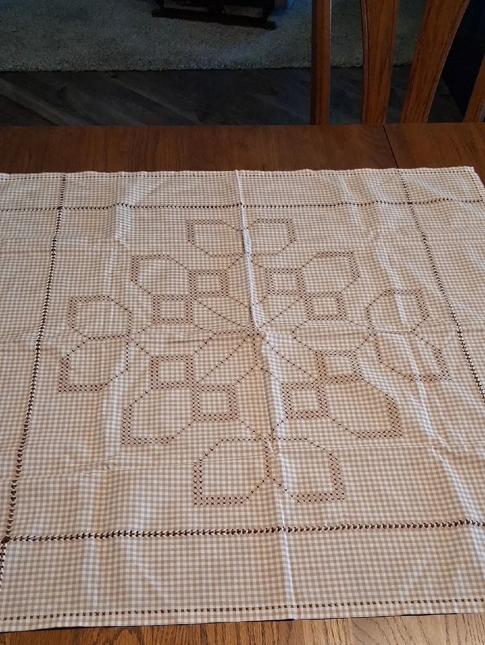 Vintage-style tablecloth featuring intricate embroidery handwork,‎ 31